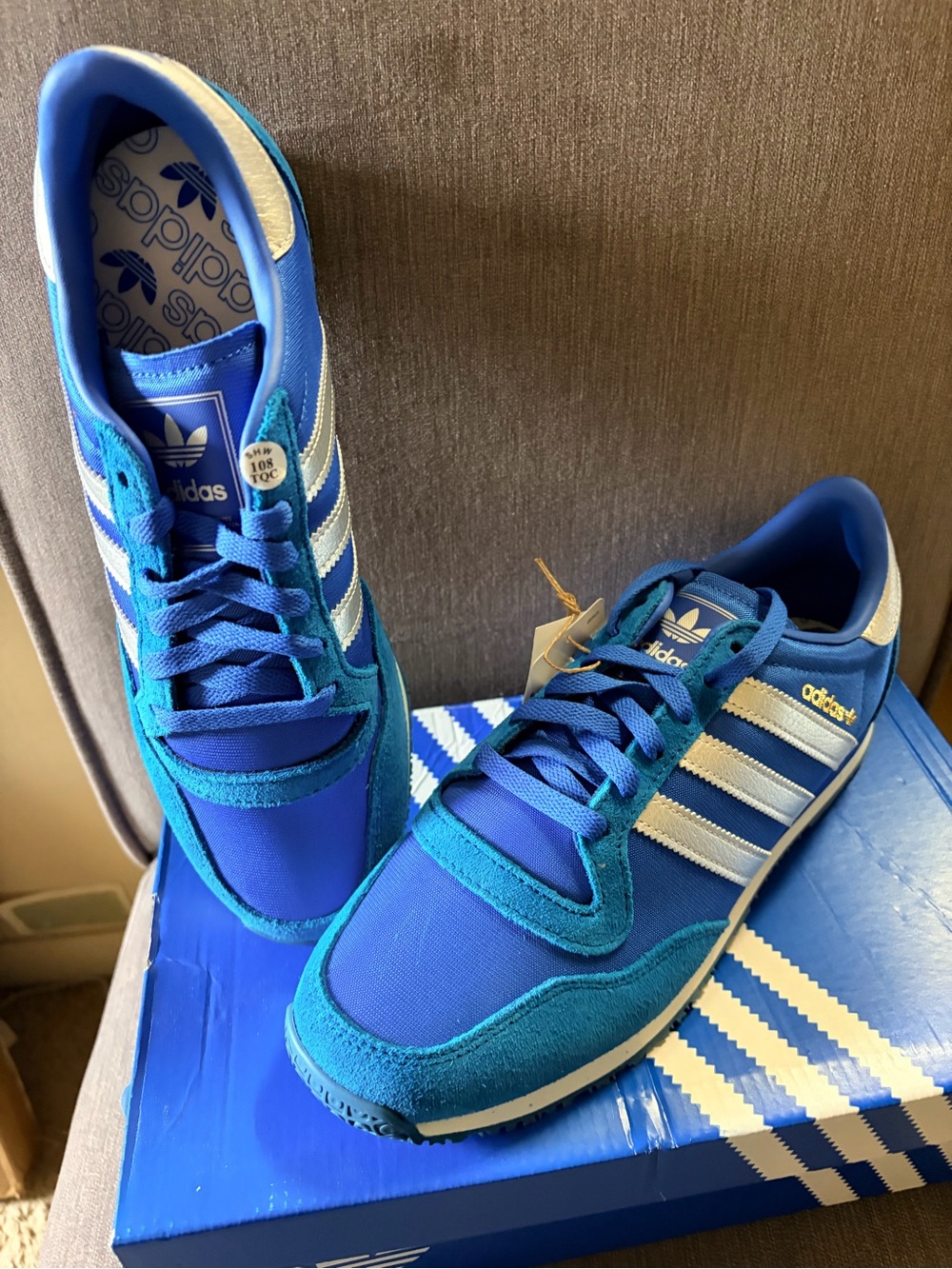 adidas Men's Blue and White Retro Running Sneakers